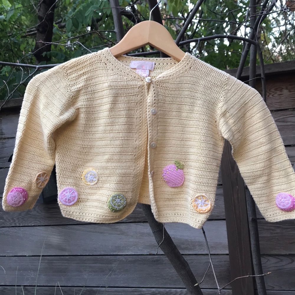 Girls Creme sweater with citrus fruit design